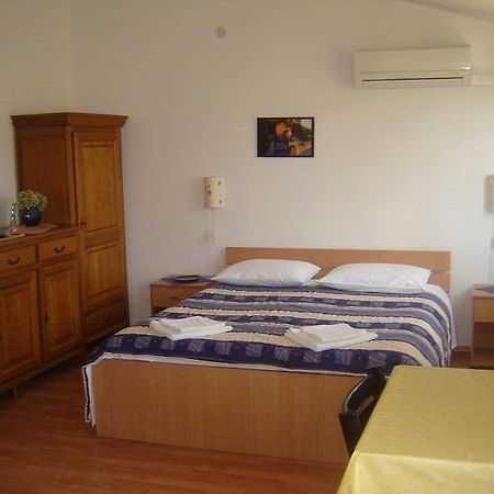 Adria Apartments Биоград на Мору Екстериор снимка