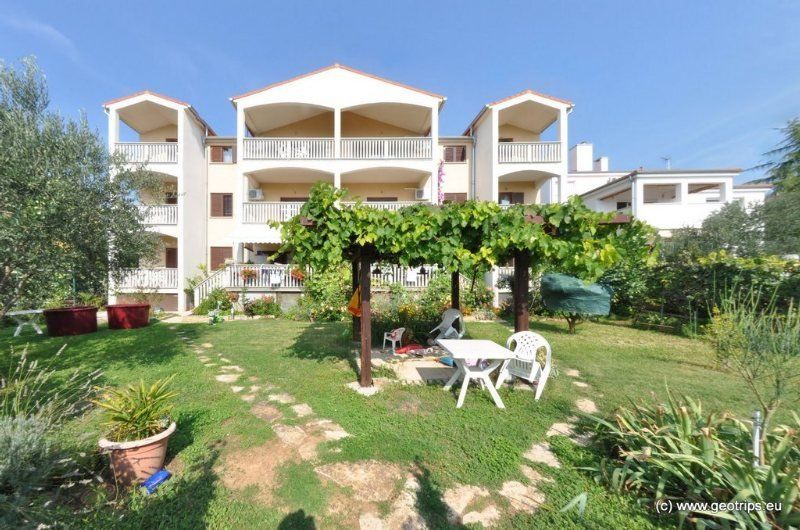 Adria Apartments Биоград на Мору Екстериор снимка